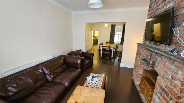 Sherwood Terrace 3 Bedroom 1 Double Bed 4 Single Beds Entire Property Contractors Welcome