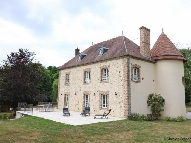 Maison de charme avec tour, jardin arboré et étang à Bizou - 6 pers, tout équipé, WiFi, terrasse - FR-1-497-139