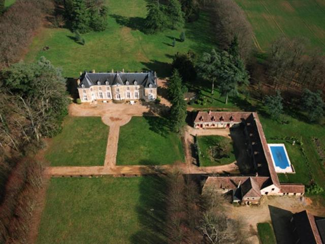 Gîte authentique avec piscine chauffée, parc et chevaux, au cœur d'un château historique - FR-1-410-189