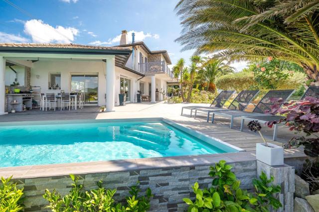 Maison Madalena With Pool close to ocean - Happy Rentals