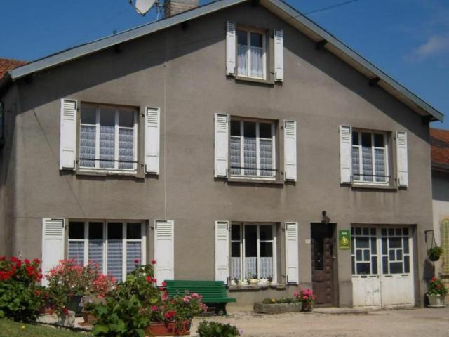 Gîte convivial avec 3 chambres, proche du patrimoine historique, cour et équipements inclus - FR-1-589-38