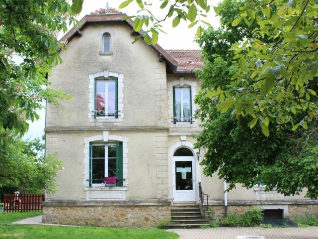 Charmant Gîte au Cœur d'Haraucourt - Proche de Nancy, Jardin Privatif, Wifi, Parking Gratuit - FR-1-584-22