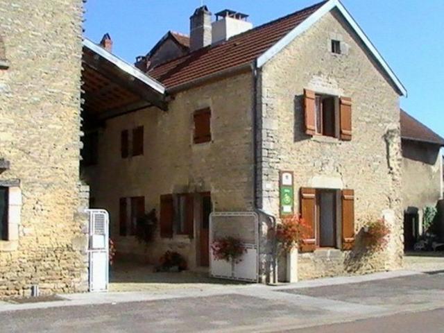 Charmant Gîte Rénové avec Cour Close, 2 Chambres, à Aubepierre-sur-Aube - FR-1-611-52