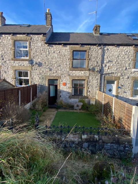 Comfy stone built house in the peak district