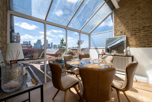 GuestReady-Trendy penthouse with terrace in London