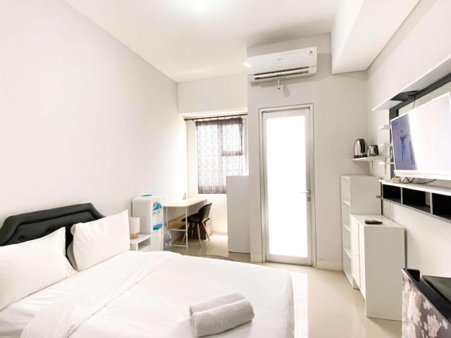 Cozy Stay Studio Transpark Juanda Bekasi Timur Apartment By Travelio