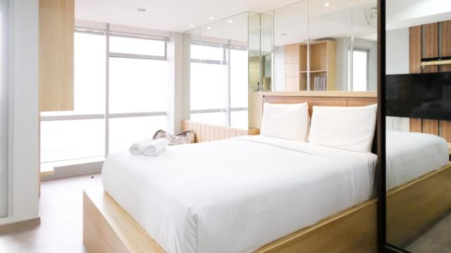 Best Deal and Smart Living Studio at Grand Sungkono Lagoon Apartment By Travelio