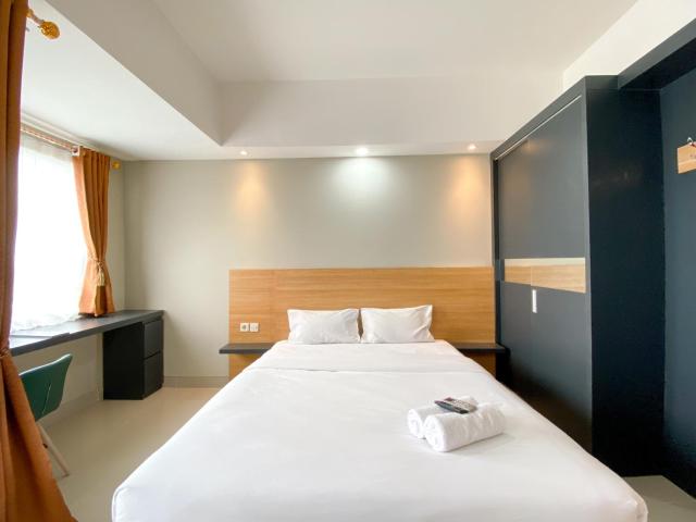 Comfy Studio at Gateway Park LRT City Bekasi Apartment By Travelio