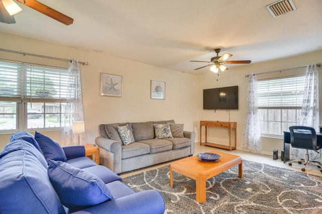 Charming Seminole Home with Patio 6 Mi to Beaches!