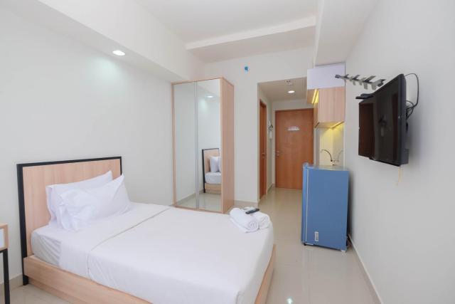 Cozy Studio at 15th Floor Evenciio Margonda Apartment near UI By Travelio