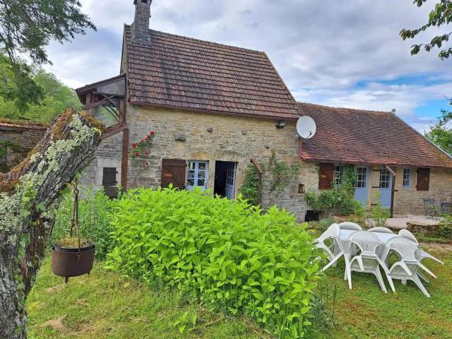 Maison charmante a Eguilly Jardin et Terrasse