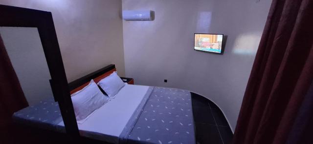 Room in Guest room - Royal Blue Guest House Bar Economy Double Bed