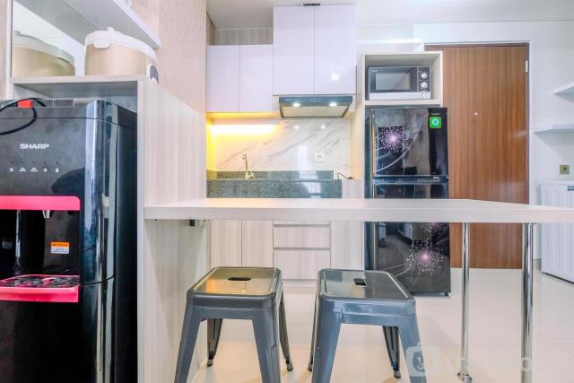 Comfy and Modern 2BR at Transpark Cibubur Apartment By Travelio