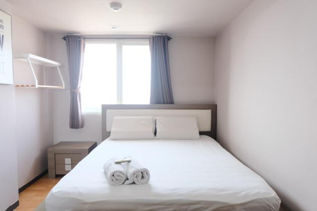 Homey and Cozy 1BR Apartment at Braga City Walk By Travelio