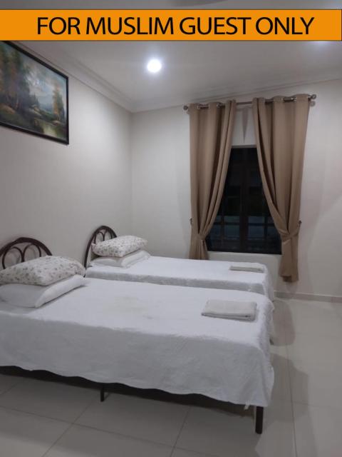 Yasmeen Studio Roomstay Kijal - Room 1 - FOR TWO PERSON ISLAM GUEST ONLY