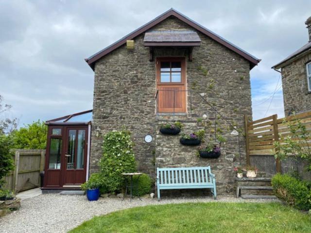 Trysor Holiday Cottage, Coach House with sea views