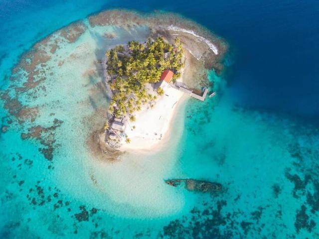 Isla de San blas cabaña en la isla del barco hundido