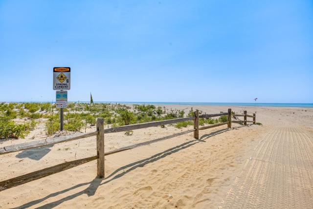 Family-Friendly Ocean City Condo Walk to Beach!