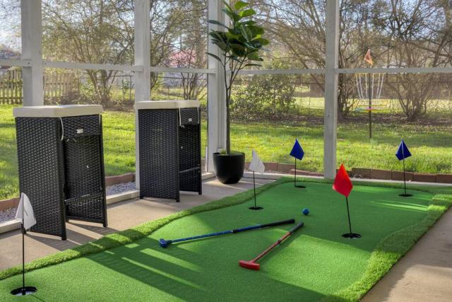 5min drive to AN Golf Club l Pet-Friendly l Big Backyard, BBQ & Fun Activities