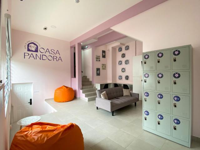 Casa Pandora Hostel Women Only