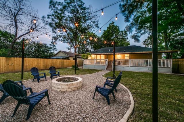 NEW Lone Star Retreat Remodeled Downtown Home