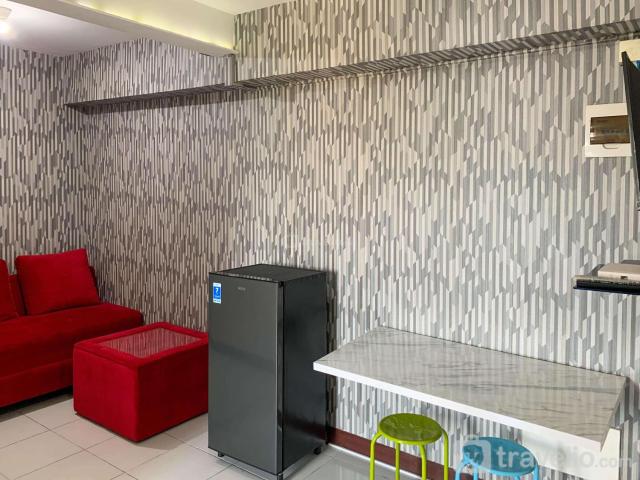 Homey and Comfortable 1BR at Cinere Resort Apartment By Travelio