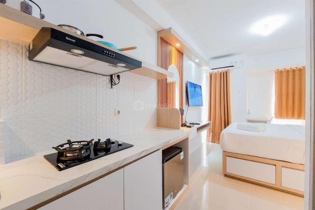 Modern Look Studio at Urbantown Serpong Apartment By Travelio