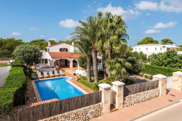 4 Bedroom Villa, Pool, 500m to Beach, Cala en Blanes