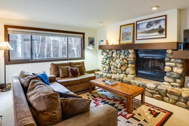 Ketchum Condo with Deck Less Than 1 Mi to Sun Valley Resort!