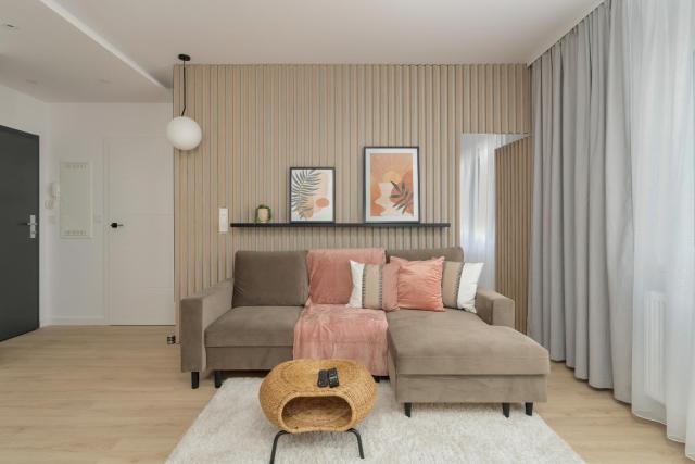 Elegant Apartment for 4 with Parking in Poznan by Noclegi Renters