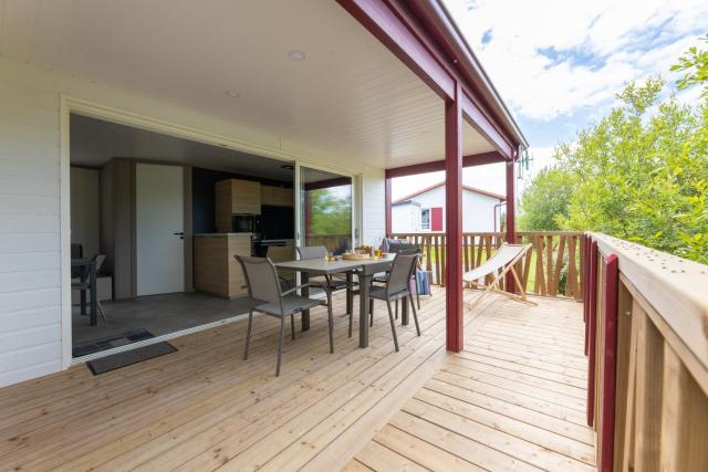 Chalet Haizea climatisé 2 à 4 pers 2 sdb calme avec piscine à Hasparren Pays Basque 25 min des plages