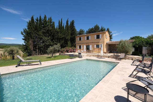 Air-conditioned villa with private pool overlooking Roussillon - Luberon - 8 people.