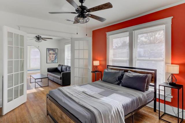 Charming Cooper-Young Flat in the Heart of Memphis