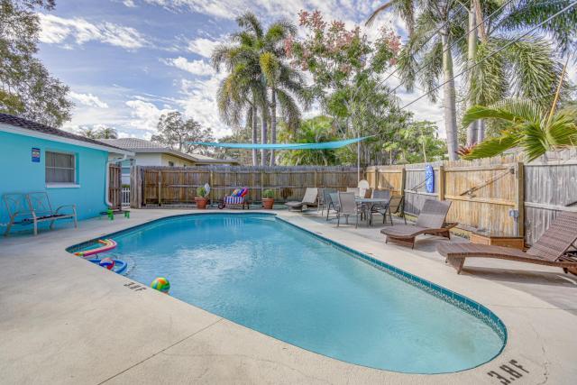 Largo Family Oasis Private Pool and Hot Tub!