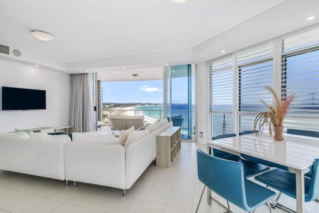 'Aqua La Vista' A Dreamy Coastal Escape by the Beach