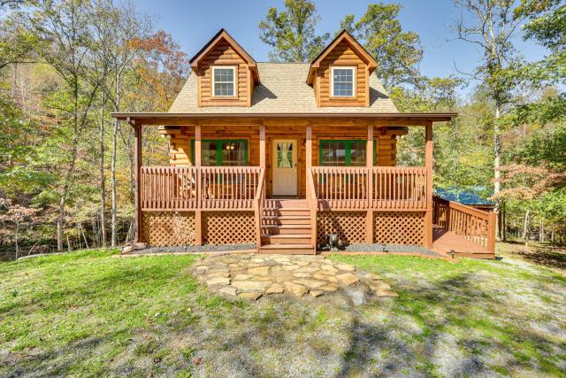 Wardensville Cabin with Hot Tub, Creek and Fire Pit!