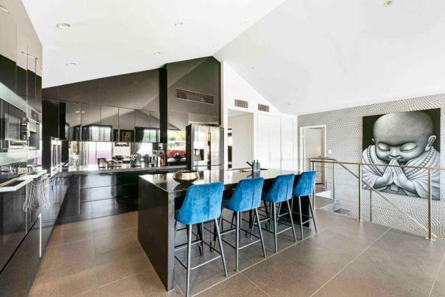 Modern spacious 3 bedroom penthouse in Enmore