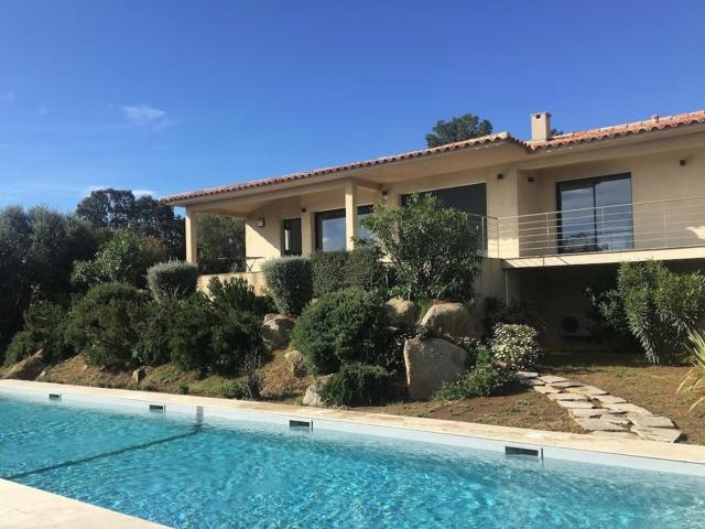 Villa Testa contemporaine, 8 pers, vue mer, piscine, plage à pied