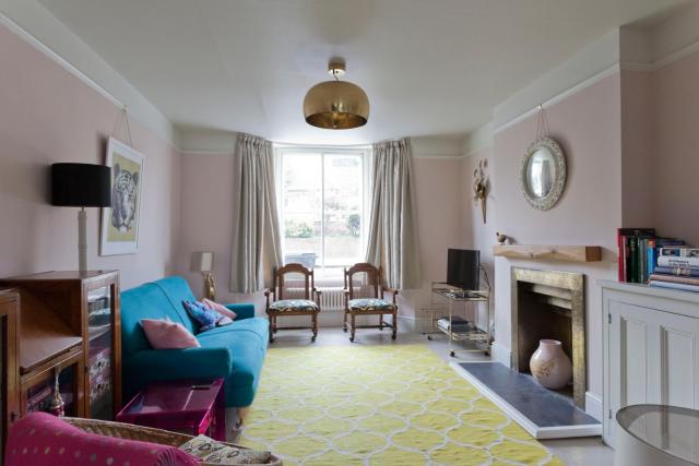 Bee Cottage - Stylish Holiday Cottage In Rye