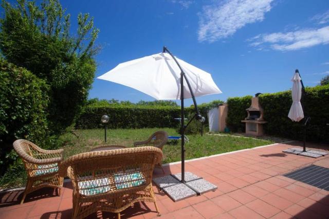 Villa con giardino a 200 mt dal mare di Numana - N057