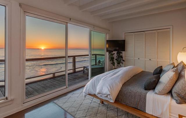 Malibu Beach House Right on the Sand