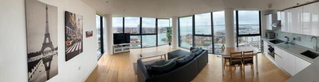 Stunning 3-Bed 3-Bath Apartment in Southampton