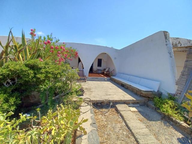 Pantelleria Punta Tre Pietre 33