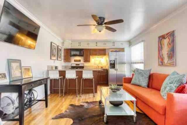 Belmont Shore Beach Bungalow, 2 min walk to town!