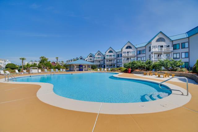 Gulf Shores Condo with Balcony and Ocean Views!