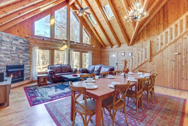 Blakeslee Cabin with Spacious Deck and Private Hot Tub