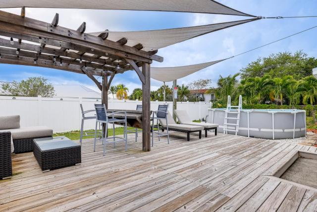 Pet-Friendly Fort Pierce Home with Pool and Kayaks!