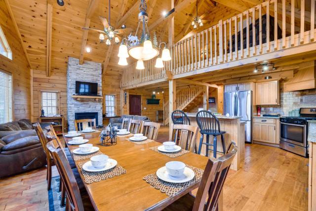 Albrightsville Cabin with Private Hot Tub and Deck!