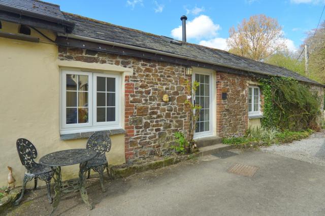 1 Bed 17th Century Stone Cottage in Rural Devon