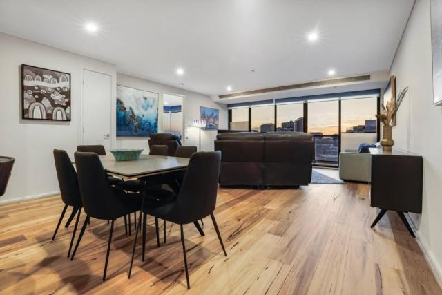 Exceptional Apartment in Southbank with 2 Car Parks